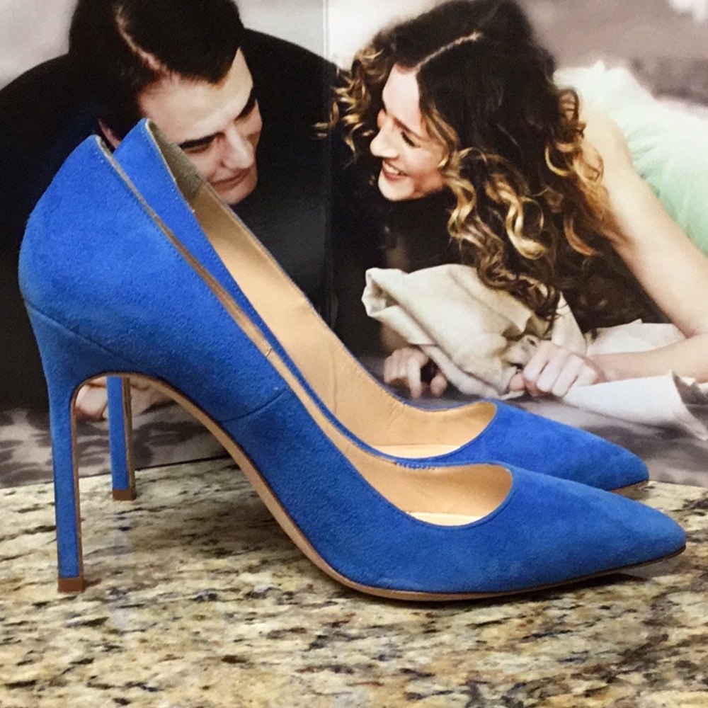 Manolo Blahnik blue suede bbl